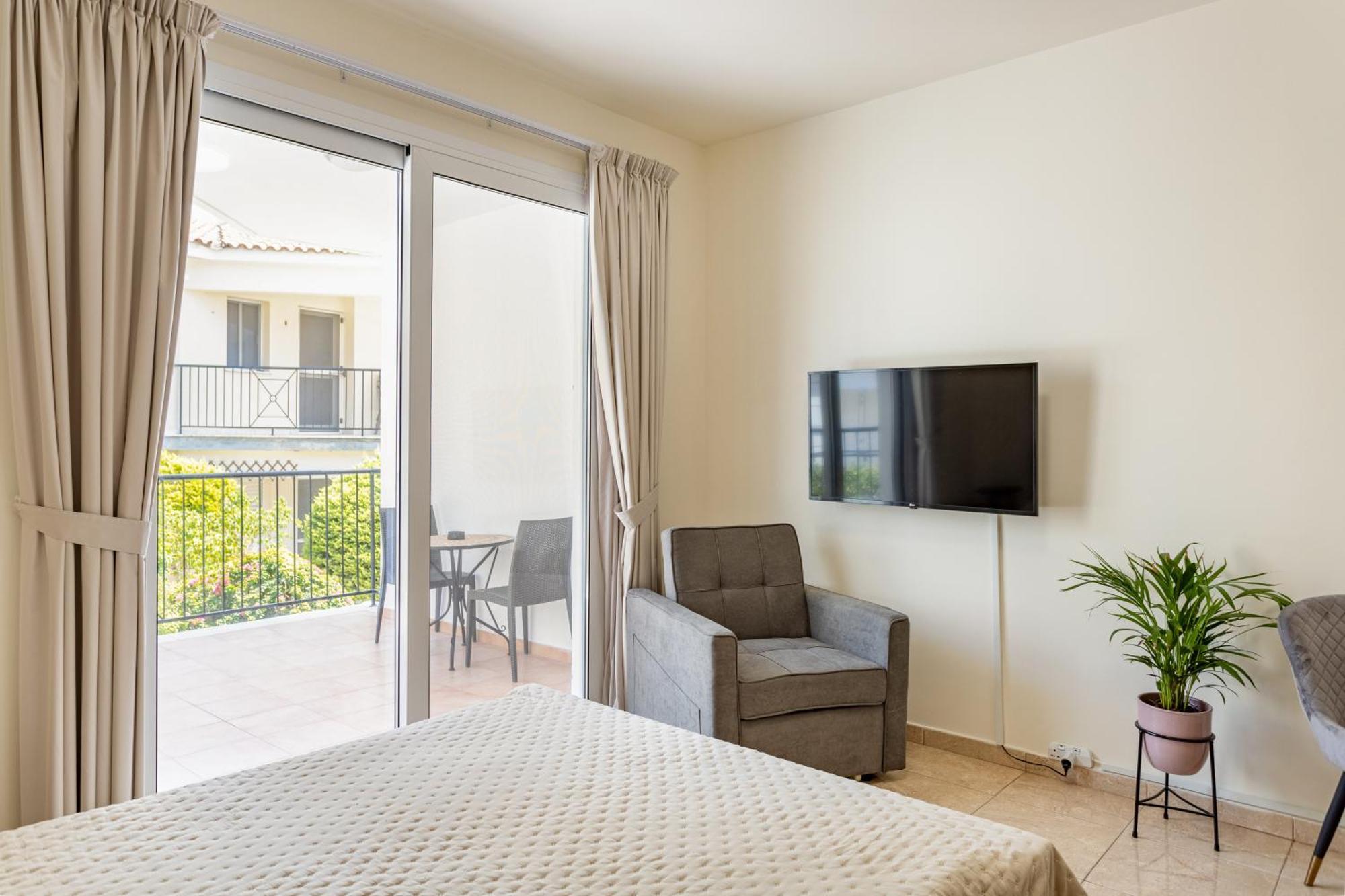 Danaos Seaside 101 With Pool In Tourist Area